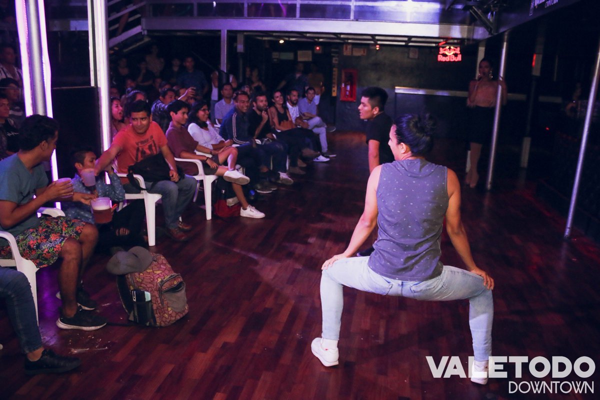 ValeTodoDT's tweet photo. HOY VIEWING PARTY GRATIS!

Estaremos proyectando la temporada 12 de #RupaulsDragRace en sala Electrónica con dos pantallas gigantes y vodka con chizito gratis para los primeros en llegar :)

Puerta abierta desde las 6:30pm. Ingreso Libre lo que dure el programa.

#SomasVala https://t.co/ZFECZmCzO2