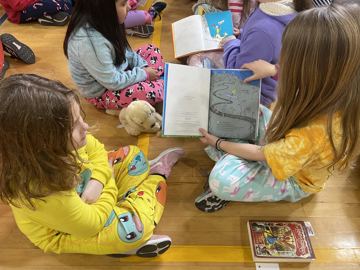 MsCastrovinci's tweet photo. School pride PJ Read-In! 3C loved reading to the 1st graders today! Awesome way to share our love of reading and kick off our Friday! https://t.co/usTyKOgzQC