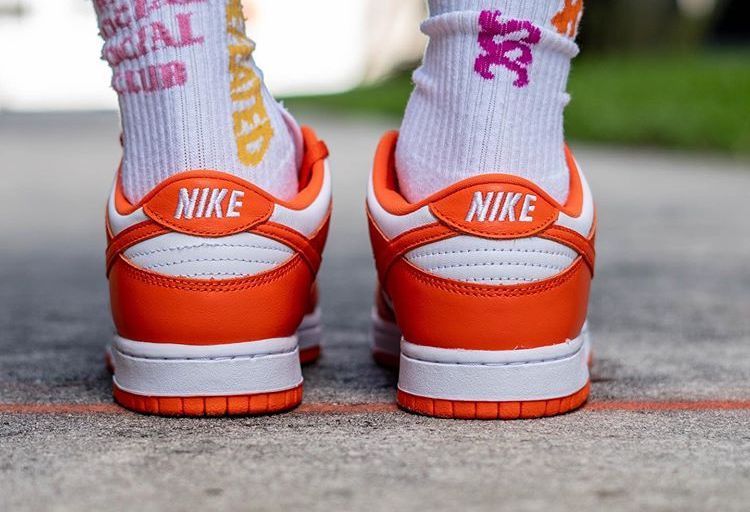dunk low syracuse on feet