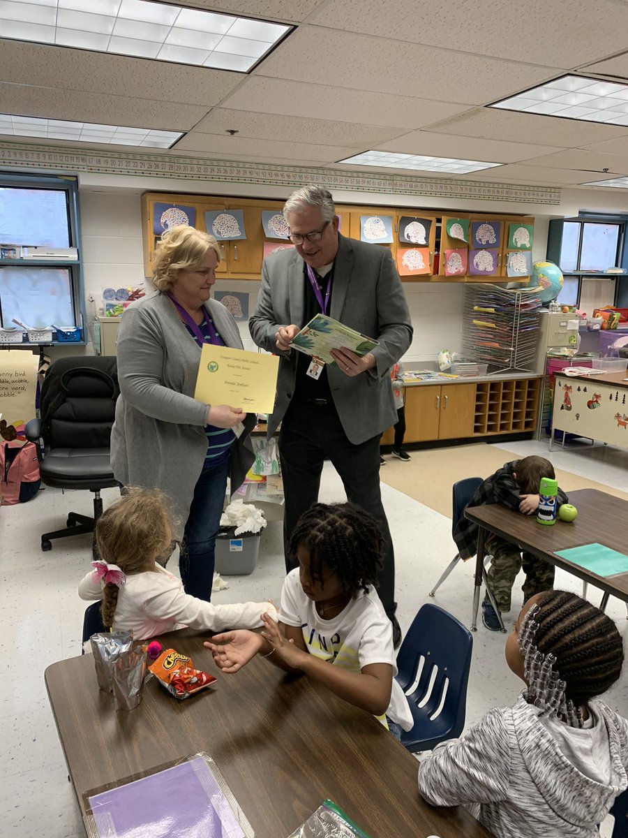 GraceMillerES1's tweet photo. Congratulations to Mrs. Jenkins ! She received the Rising Tide Award! https://t.co/l7pYgoxvE6