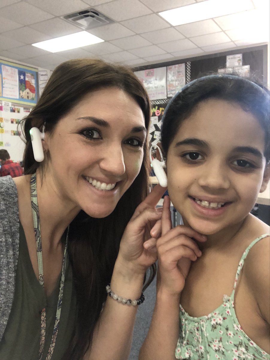 pegbert53's tweet photo. Smiles say it all! Seek first to understand with WT2 Language Translator. Thanks for running with this, Mrs. WARRICK! #SVEmisd #ELcoteachR12 #WT2plus https://t.co/ciHmNOS2nr