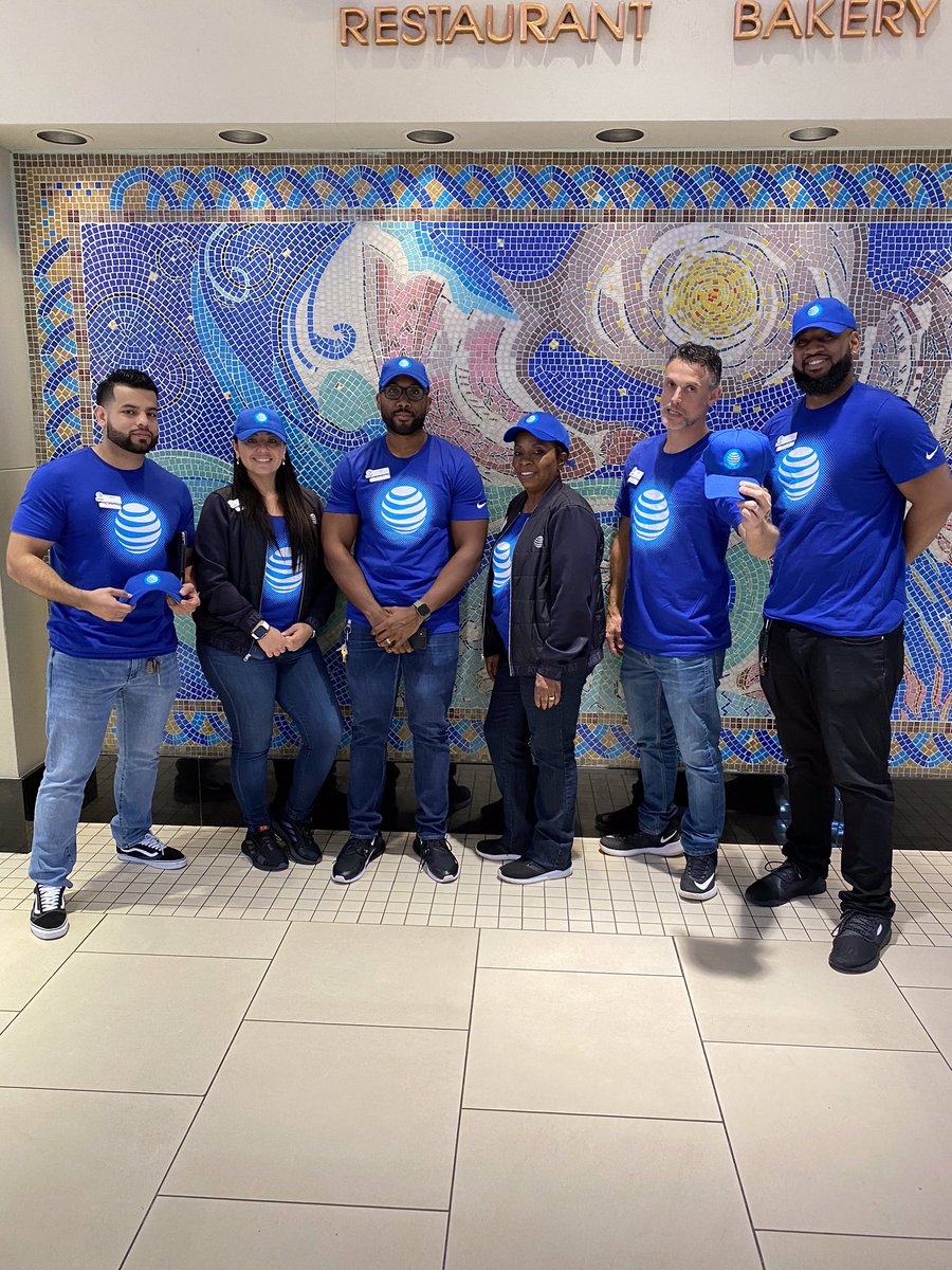 kiosk305's tweet photo. How You Like Us Now!
#Power Outfit   #kiosk305
#OneFlorida @jrluna11 @efrenfavela @Sumitra_Coote 
#MiamiSpice https://t.co/Wqsi37qSu5