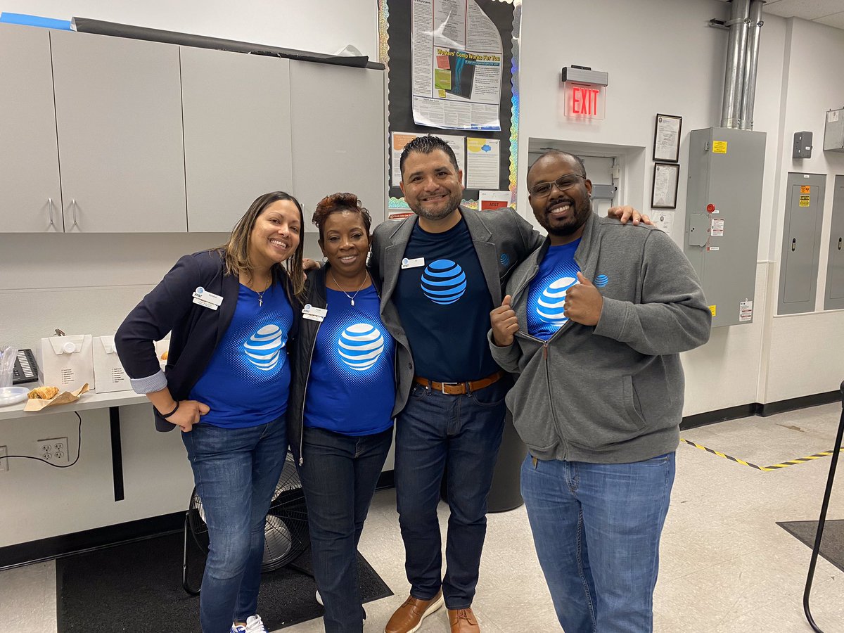 kiosk305's tweet photo. How You Like Us Now!
#Power Outfit   #kiosk305
#OneFlorida @jrluna11 @efrenfavela @Sumitra_Coote 
#MiamiSpice https://t.co/Wqsi37qSu5