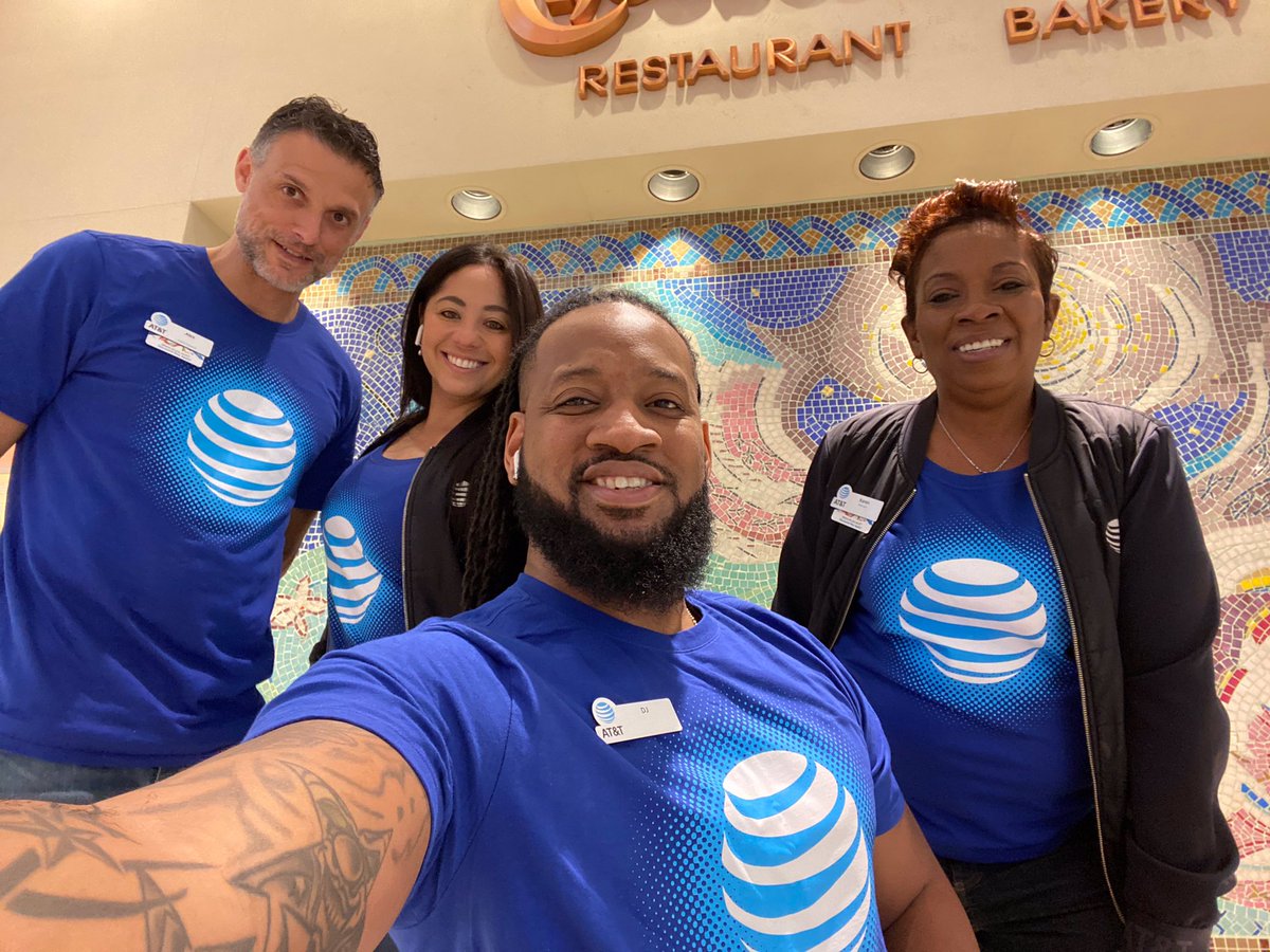 kiosk305's tweet photo. How You Like Us Now!
#Power Outfit   #kiosk305
#OneFlorida @jrluna11 @efrenfavela @Sumitra_Coote 
#MiamiSpice https://t.co/Wqsi37qSu5