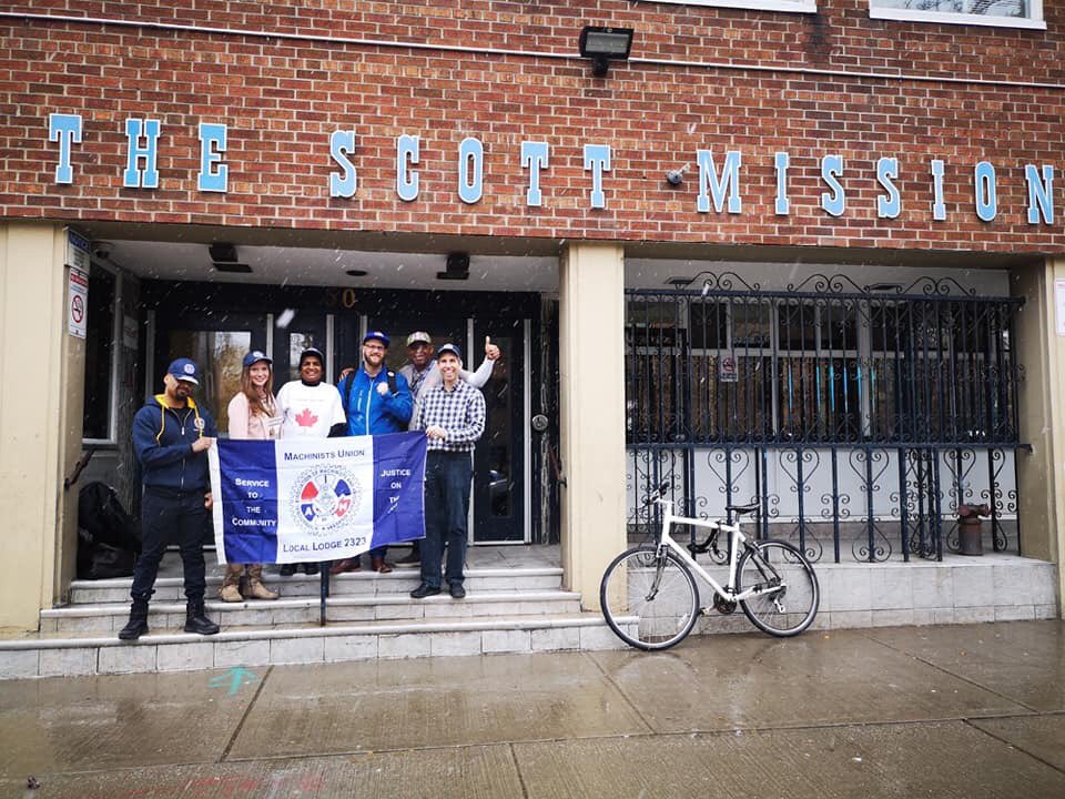 IAMDanJ's tweet photo. It was great to volunteer this morning @TheScottMission with the @IAMAW2323 Community Services Committee. Working in the kitchen to help serve those in need was extremely rewarding! ❤️❤️❤️❤️    @MachinistsUnion @iamawcanada Justice on the job - Service to the community. https://t.co/42QrzipwS9