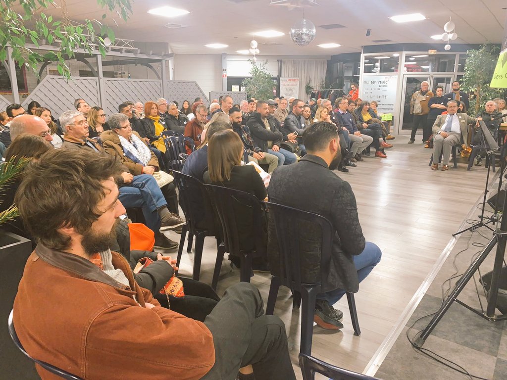 Solidheres_SMH's tweet photo. Beaucoup de monde a ce meeting festif de #Solidheres https://t.co/R8YsqiwCwU