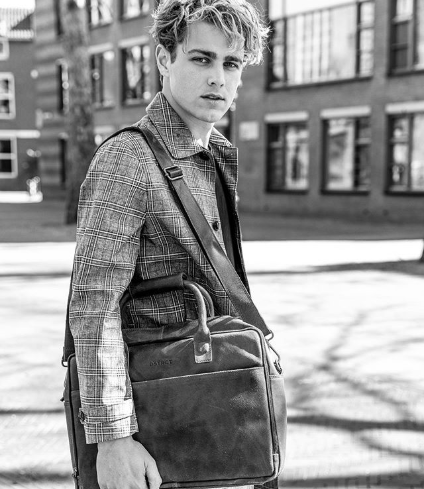 MaringtonNL's tweet photo. DSTRCT Fletcher Street. ✖️ 🖤 l https://t.co/I4e6UN2RM8
*
*
*
*
#DSTRCT #FletcherStreet #Businessbag #Laptopbag #Mensbag #Leather #Handmade #Fashion https://t.co/vN00XrbFa8