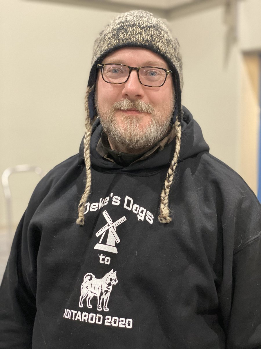 QuinceMountain's tweet photo. A Deke Naaktgeboren fan in the wild. #IditaRedCarpet https://t.co/B2fKj8CgOg