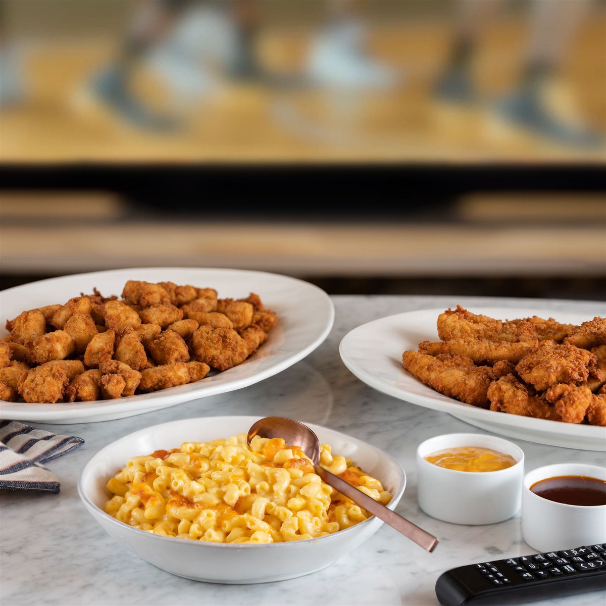 CFAfdale's tweet photo. #MarchMadness watch-parties made easy 🏀  Chick-fil-A Catering for the WIN!!! https://t.co/iLuNwkV9UQ
