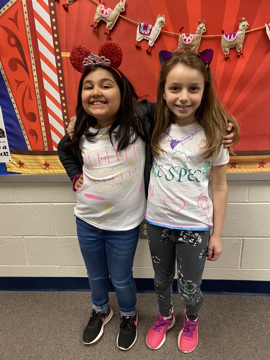 LibraryHMES's tweet photo. Vocabulary Day at HMES! @HMESLiteracy @HaymarketCubs #haymarkettogether https://t.co/qarnnmRsNM
