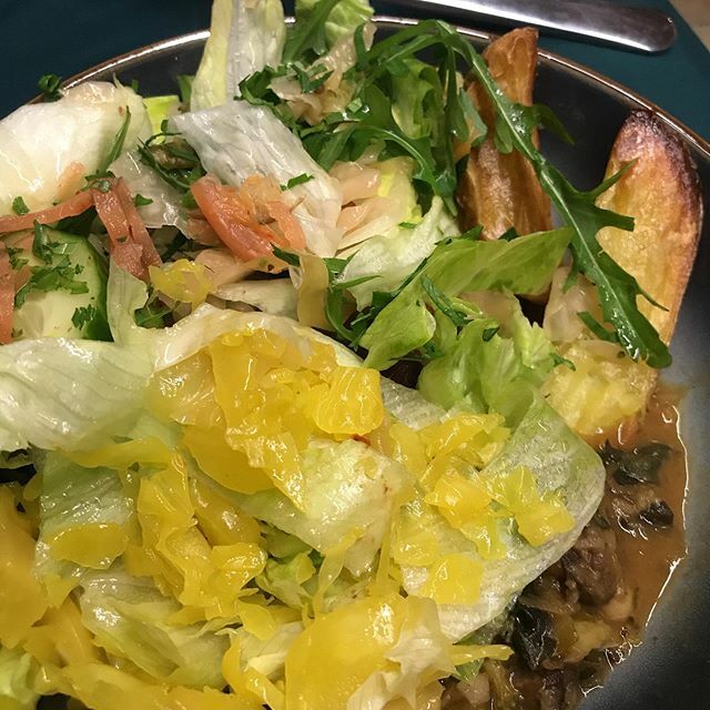 Avondje dineren verzorgd door @christianweij staat garant voor gezond &amp; gefermenteerd eten 🥰
#darmflora #darmgezondheid #microbioom #fermentatie #verrotlekker #verrotgezond #poepdokter #depoepdokter
