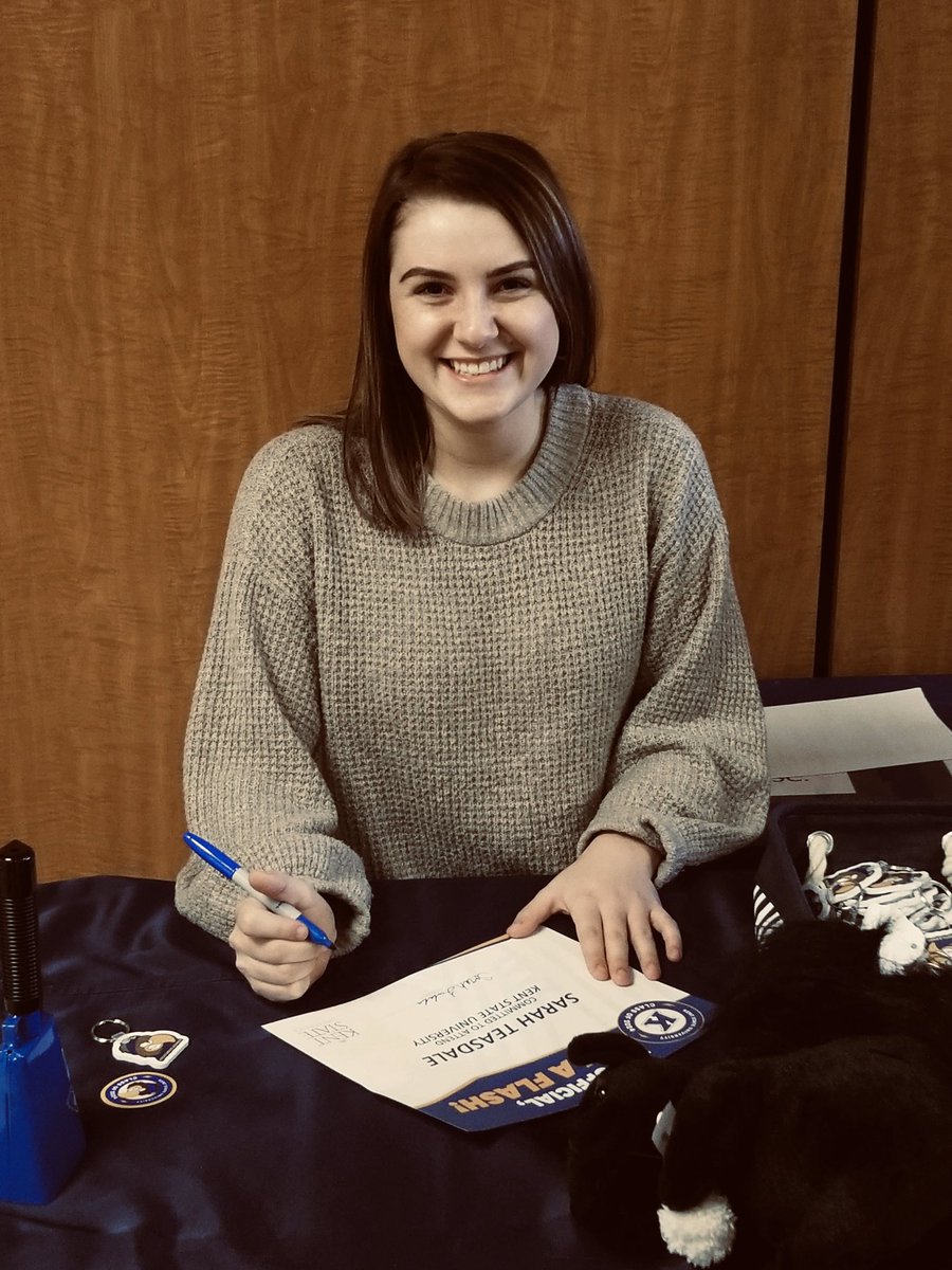 SarahSt0902's tweet photo. Officially a Flash⚡️💛💙 #futureflashday https://t.co/jwHIZr2ObI