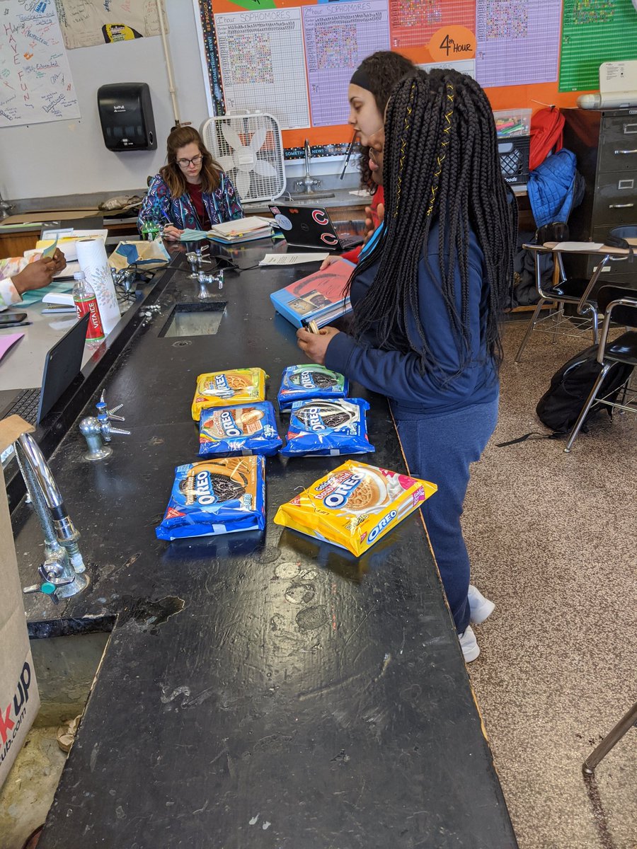 Turn in your binder, get an Oreo!
#NationalOreoDay 
<a href="/AVID4College/">AVID</a> <a href="/AVIDMWStates/">AVID Heartland</a> <a href="/FSD145/">FSD145</a> @swimfastcoach