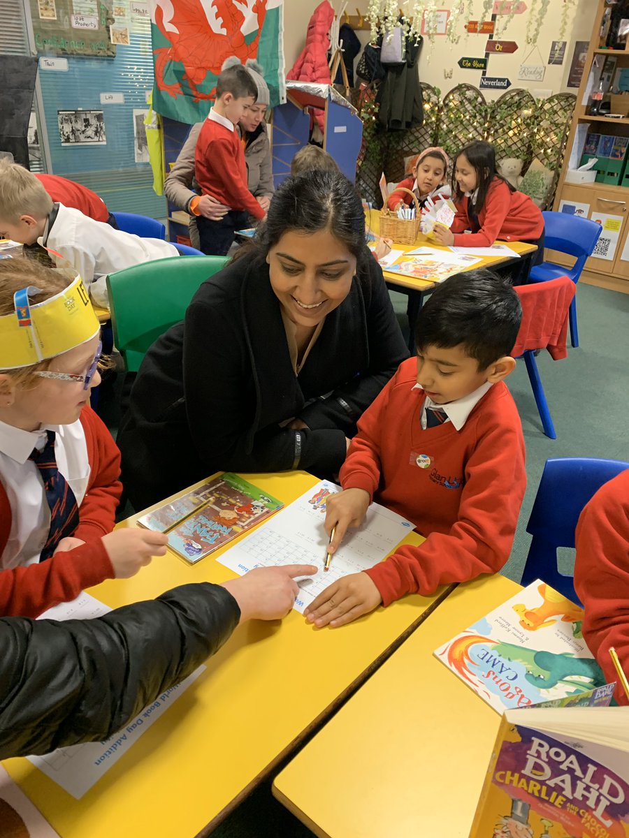 oldgupsyr2's tweet photo. Thank you to all of the 2LM parents and grandparents that attended open doors today 📖 #GUPSLLC #GUPSCOMMUNITY #WorldBookDay2020 https://t.co/KopWYJhcWT