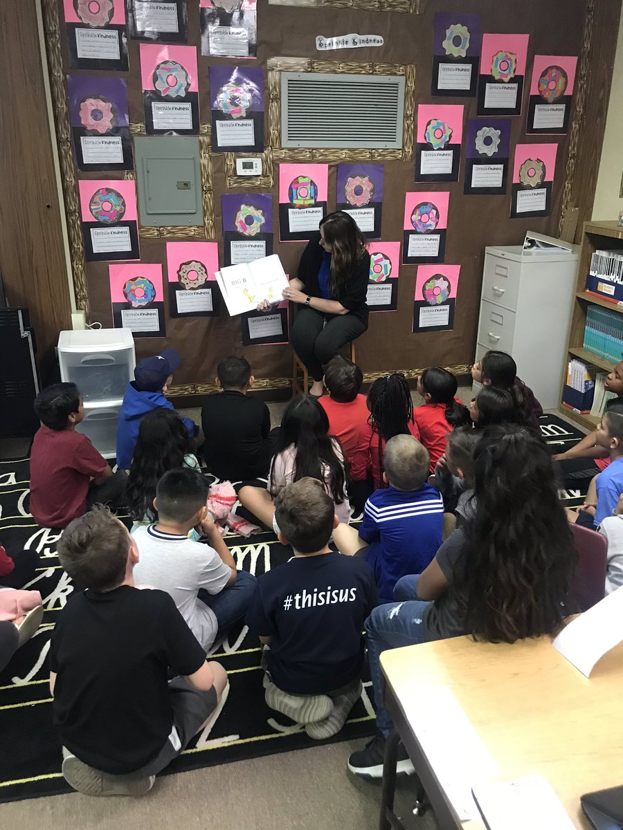lo_fergie's tweet photo. Our school has the best staff ! Our celebrity reader today is Mrs. Vanessa! If it weren’t for our office our school would not run ! Thank you for reading to us during Read Across America ! @vasquita2783  @ThornerThunder #ThisIsUs #DrSeussWeek #ReadAcrossAmerica #DrSeuss https://t.co/V9AVniqqy0