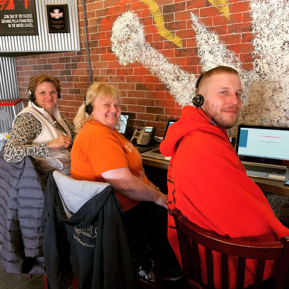 WBFM_FM's tweet photo. Thank you to all our amazing volunteers! #B93StJude 
Become a @StJude Partner In Hope
Online: https://t.co/hQO5fochWm
Call: 1-800-399-5946
Text: B93 to 785833 https://t.co/xwxPS0KlWs