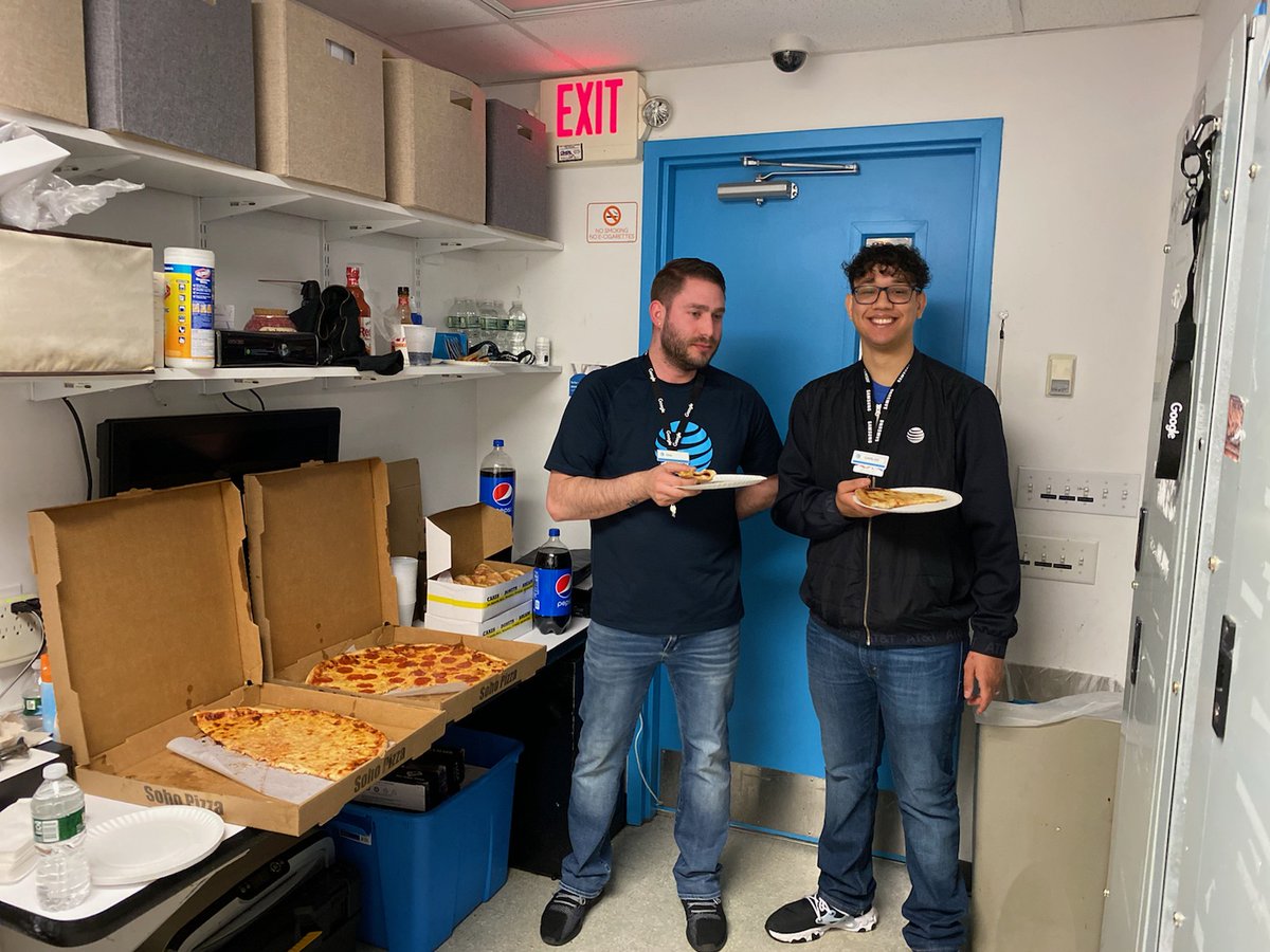MarquiseThomp13's tweet photo. What better day for cheat day! 😁 #EmployeeAppreciationDay #DFM #Weappreciateyou @RubenS0to @JPotter24 @keroninc @bryanstrong88 https://t.co/P3Ph6DDSkF