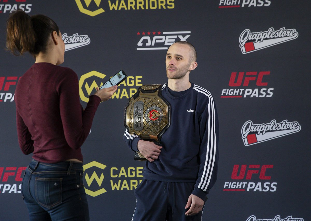 ApexFightwear's tweet image. Did you catch the @apexfightwear logo at today's @cagewarriors Manchester weigh-ins? 👀