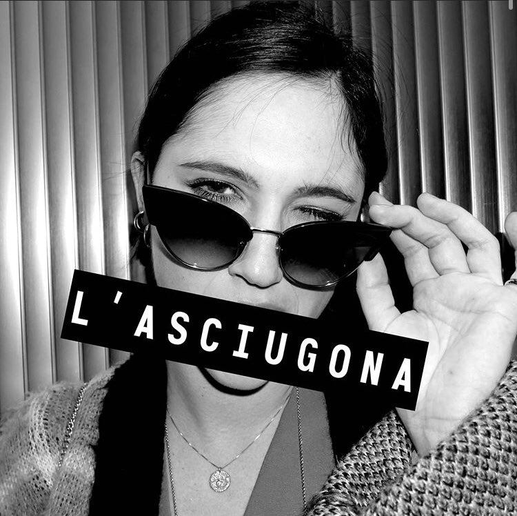 comellonline's tweet photo. [B҉R҉E҉A҉K҉I҉N҉G҉ N҉E҉W҉S҉]

L’Asciugona, a podcast by Lodovica Comello, will be on air weekly starting from 11th March. 

✰

@lodocomello https://t.co/qAf7jiNEZQ
