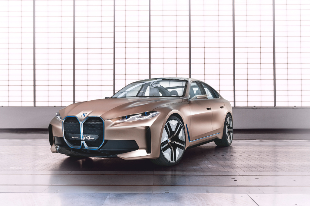 AutoEVUK's tweet image. Here is the new BMW i4 Concept. Featuring a large grille and some crisp styling lines. What's your opinion on the grille size?

#gims #gimsswiss #ev #bmw #bmwi4concept #conceptcar #autoev