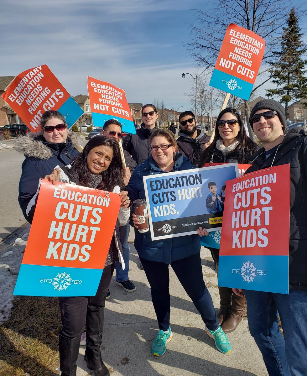 Kat2Noel's tweet photo. Yesterday, Standing in the Sun, Standing for Clarity, Standing, and waiting for @Sflecce to come back to the table. Show us on paper, face to face. Contracts and made and signed at table, not at a press conference. #comebacktothetable #CutsHurtKids https://t.co/X8GLmPA1Ca