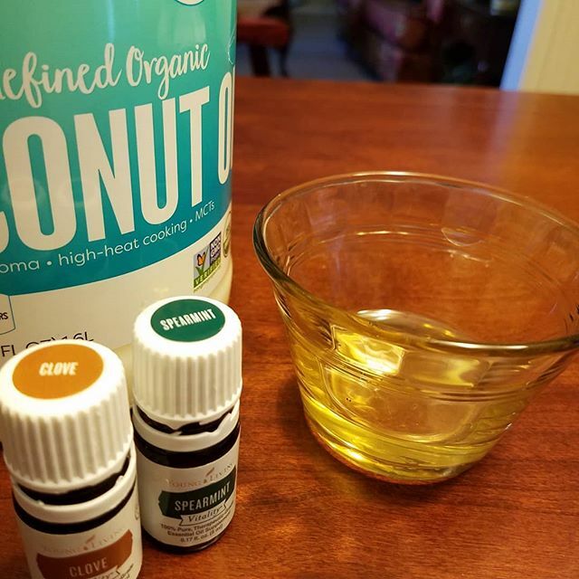 ThisShaneParks's tweet photo. Day 6 of #NoStartchMarch and today I'm featuring oil pulling.

While on fast after I've had my coffee and first water of the day, I like to oil pull.  I melt (preferably in sunlight) a tablespoon of coconut oil, and add a few drops of mint and clove esse… https://t.co/eSmJ3OsF6C https://t.co/BiHZ3A3wTD