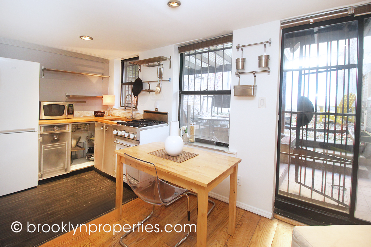BkProperties's tweet photo. OPEN HOUSE: SUNDAY, March 8th 1-3pm at 279 Cumberland Street 1. PRIME FORT GREENE 1+ BR – DUPLEX – HUGE PRIVATE GARDEN! $839K. Contact: hal@brooklynproperties.com #Brooklyn #forsale #OpenHouse #fortgreene https://t.co/5td7cmj16j