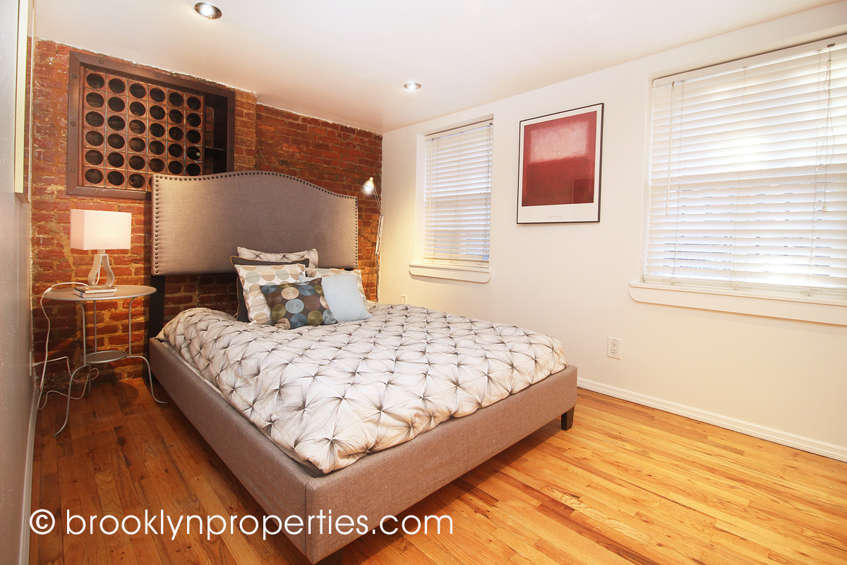 BkProperties's tweet photo. OPEN HOUSE: SUNDAY, March 8th 1-3pm at 279 Cumberland Street 1. PRIME FORT GREENE 1+ BR – DUPLEX – HUGE PRIVATE GARDEN! $839K. Contact: hal@brooklynproperties.com #Brooklyn #forsale #OpenHouse #fortgreene https://t.co/5td7cmj16j