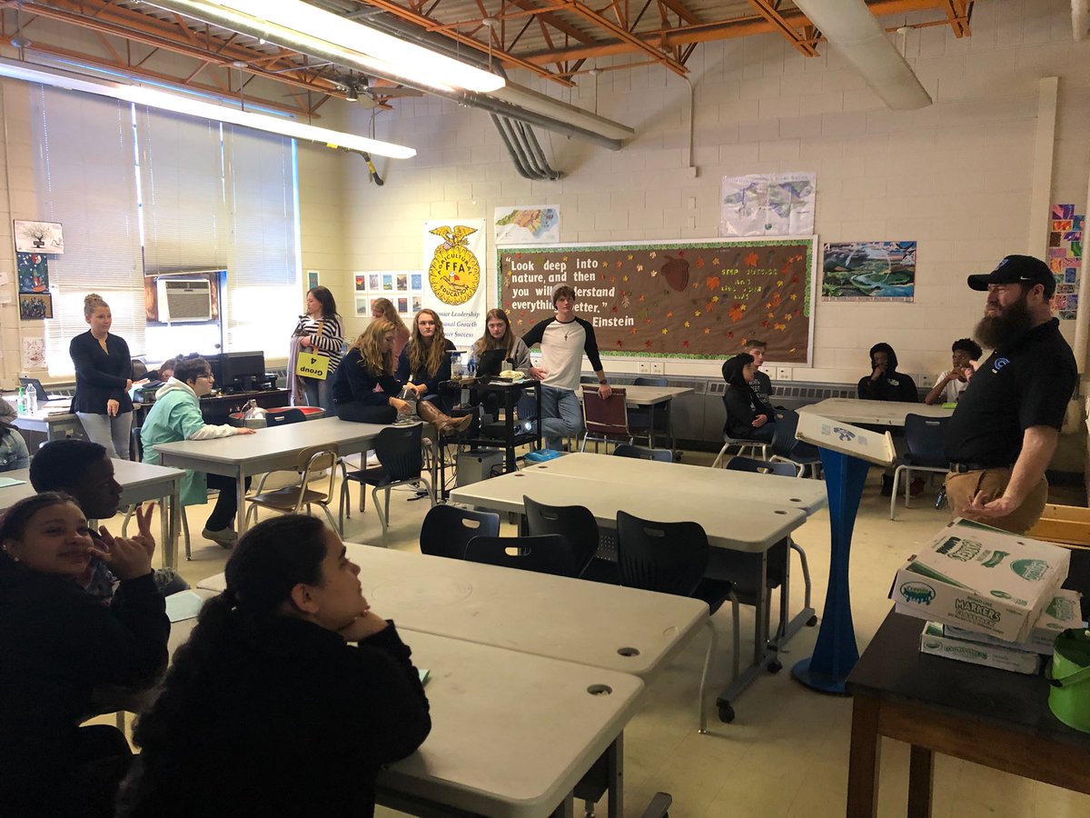 BaileyJaconna's tweet photo. Clayton Middle School 8th graders toured CHS this afternoon. @Clayton_Comets @JCPSCTE @ClaytonMSEagles https://t.co/ElR6p5ZXg1
