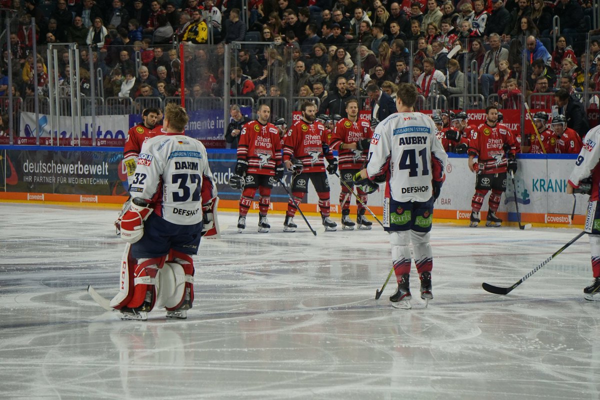 funsharks05's tweet photo. Kaum zu glauben, Haie sind 17 Spiele im Winterschlaf und spielen jetzt so gut. 2:0 führen die Haie gegen Berlin. Wie würden nur diese Haie gegen München und Mannheim spielen 🤔#koelner_haie_72 #eisbaeren_b #haielive https://t.co/itvrnDnuGd