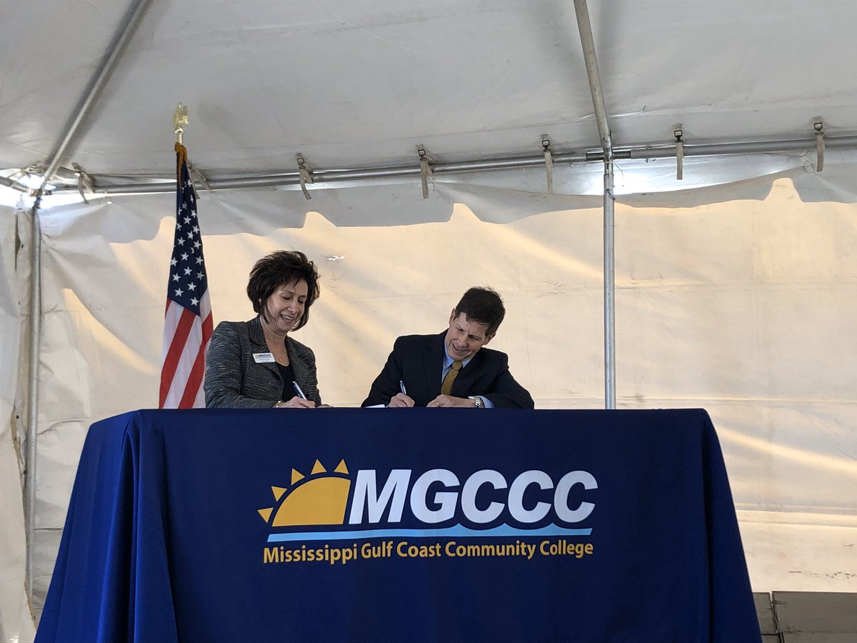 mgrahamMGCCC's tweet photo. Proud to partner with Halter Marine to offer an apprenticeship program to begin in August. Students will earn academic credit from MGCCC and have job opportunities from Halter Marine. #intheblue #mgccc #domore https://t.co/qK95ajKvsW