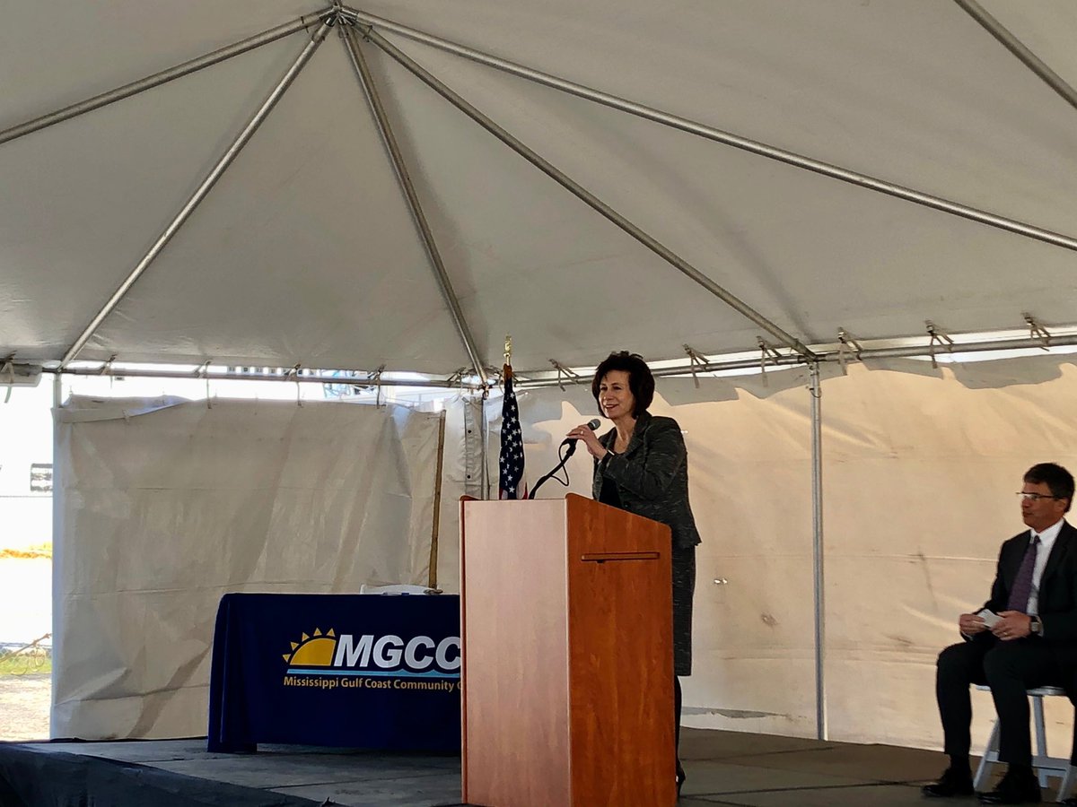 mgrahamMGCCC's tweet photo. Proud to partner with Halter Marine to offer an apprenticeship program to begin in August. Students will earn academic credit from MGCCC and have job opportunities from Halter Marine. #intheblue #mgccc #domore https://t.co/qK95ajKvsW
