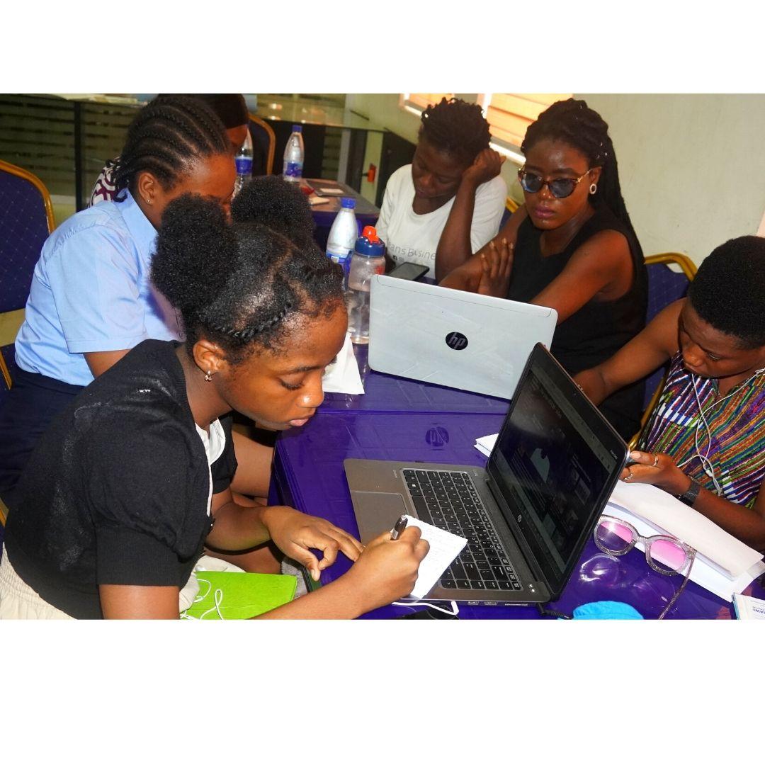 haceydev's tweet photo. We had a great time sharing ideas with secondary school girls, writers and media persons on creating high-quality contents to reach and engage adolescents and youths on SRH and Rights, career and life skills.
#media #SRHR #youth #ForMeWithMe #rights #contentcreators https://t.co/jhPQuRvlZe