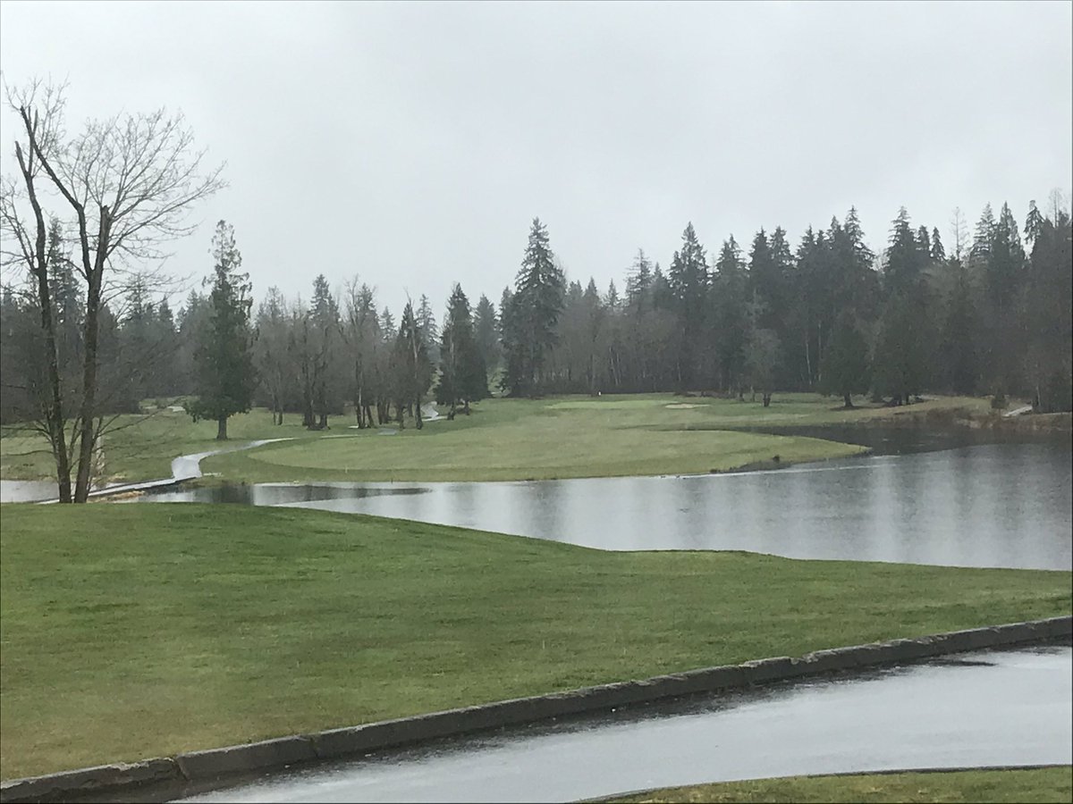 IanFurnessSea's tweet photo. Rain letting up. Forecast looking better for the afternoon. Pretty good chance i may not make it in today @KevinShockey @DruidsGlenGolf @Druids_Taphouse And @CnoteGoold tells me tee times available this weekend! #winterrules https://t.co/5GSKxdTmkC