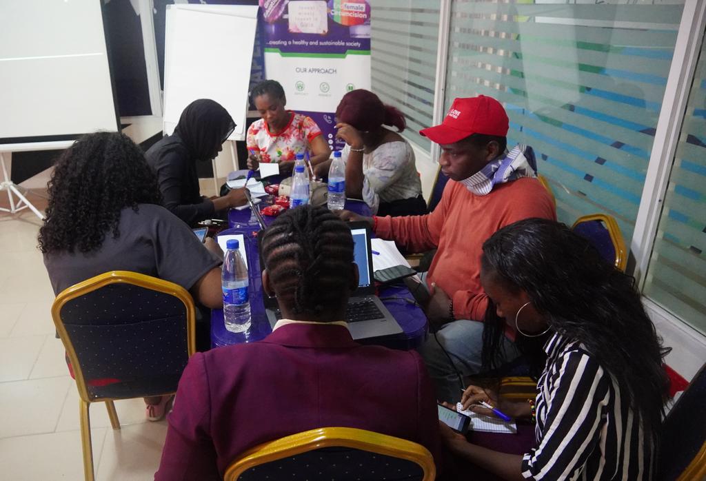 haceydev's tweet photo. We had a great time sharing ideas with secondary school girls, writers and media persons on creating high-quality contents to reach and engage adolescents and youths on SRH and Rights, career and life skills.
#media #SRHR #youth #ForMeWithMe #rights #contentcreators https://t.co/jhPQuRvlZe