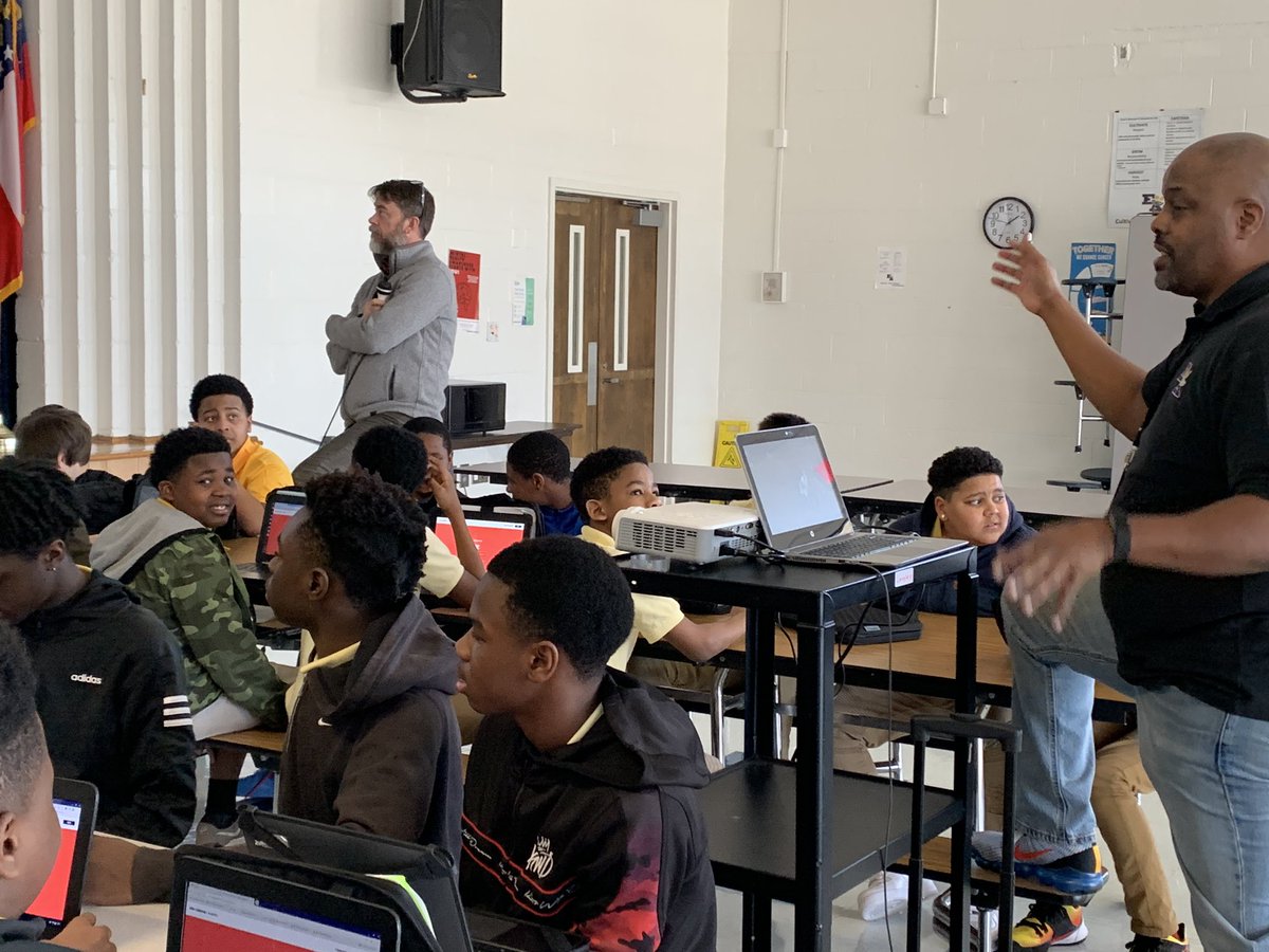 lkb1908's tweet photo. Staff facilitating our male mentoring group. #EXCELisALLin @EXCELAcademyHCS https://t.co/8xwbEduVUm