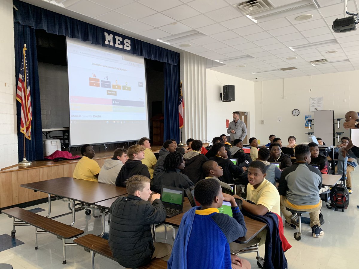 lkb1908's tweet photo. Staff facilitating our male mentoring group. #EXCELisALLin @EXCELAcademyHCS https://t.co/8xwbEduVUm