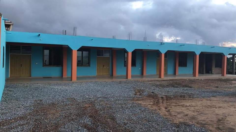TweetsByEman's tweet photo. Ghanafuo! Please help spread the word about my mum's school. She's put all her time, energy and OWN money into building this school. I couldn't be prouder, but there's still major works to be done. All children deserve an education. A simple RT could help bring her closer! 🇬🇭 https://t.co/eOrUgpnqkd