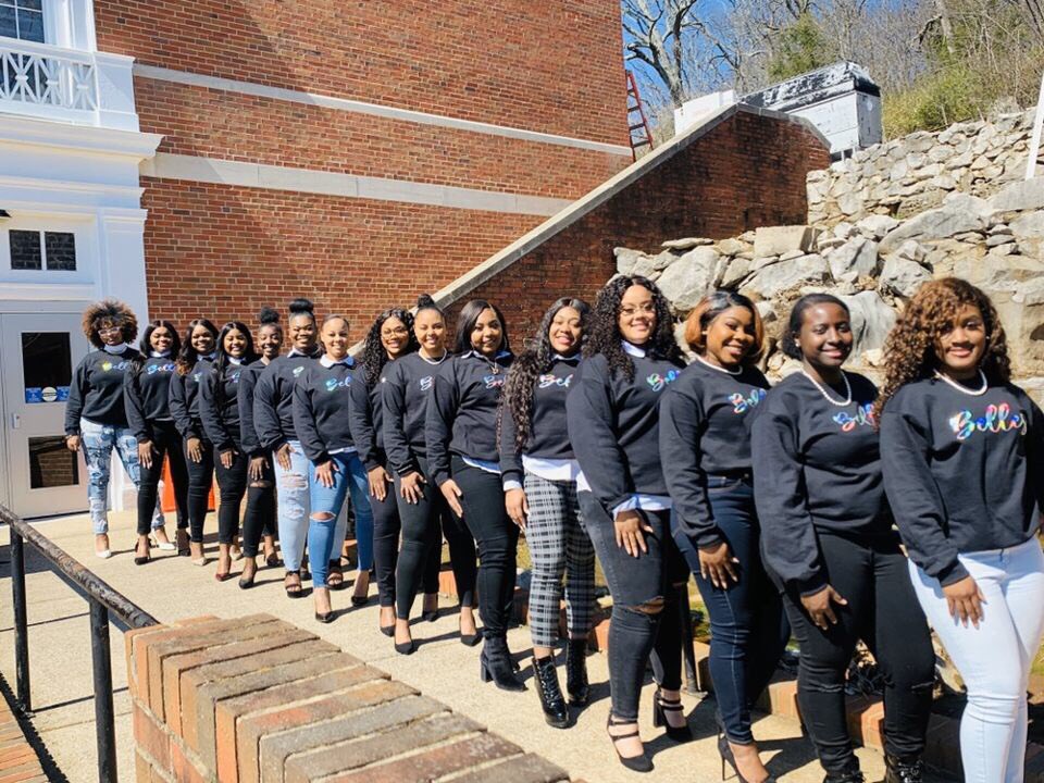 aamusthnbelles's tweet photo. Mind if we pop out? 🥰👒❤️#itsabellething ❌ #tenaciousten #aamu 🐶🐾 https://t.co/AO7MxgU6MR