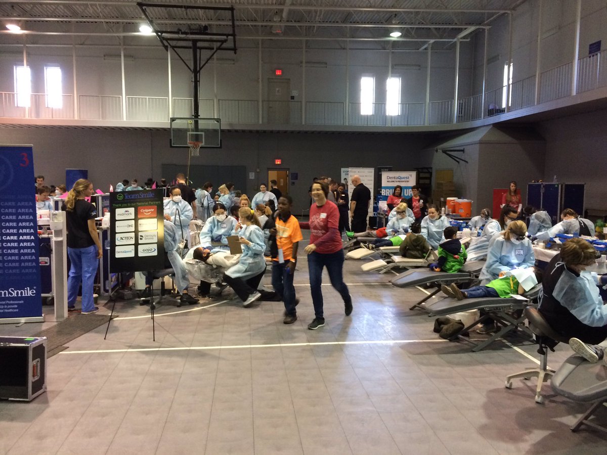 NationsFordES's tweet photo. Shoutout to @Central1Lc for a well orchestrated event with @TeamSmile 74 of our scholars left with even bigger shiny smiles. Proud of our city! @CharMeckSchools https://t.co/y0abSjQB88