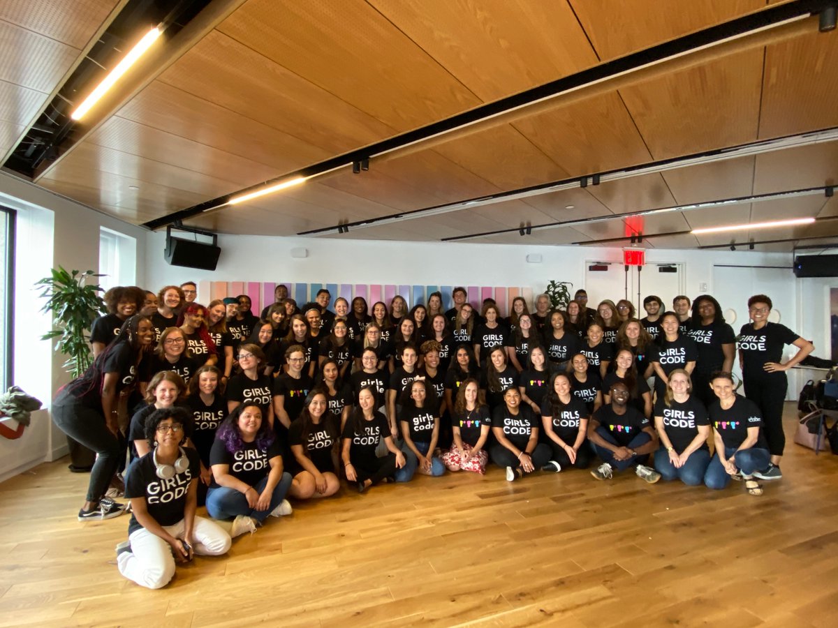 GirlsWhoCode's tweet photo. Happy #EmployeeAppreciationDay to the best team in the universe—working every day to make tech more equitable, diverse, inclusive. 💪🏾💪🏿💪🏽

Thanks to @reshmasaujani for bringing us all together! 💕 https://t.co/5IljD9mTr2