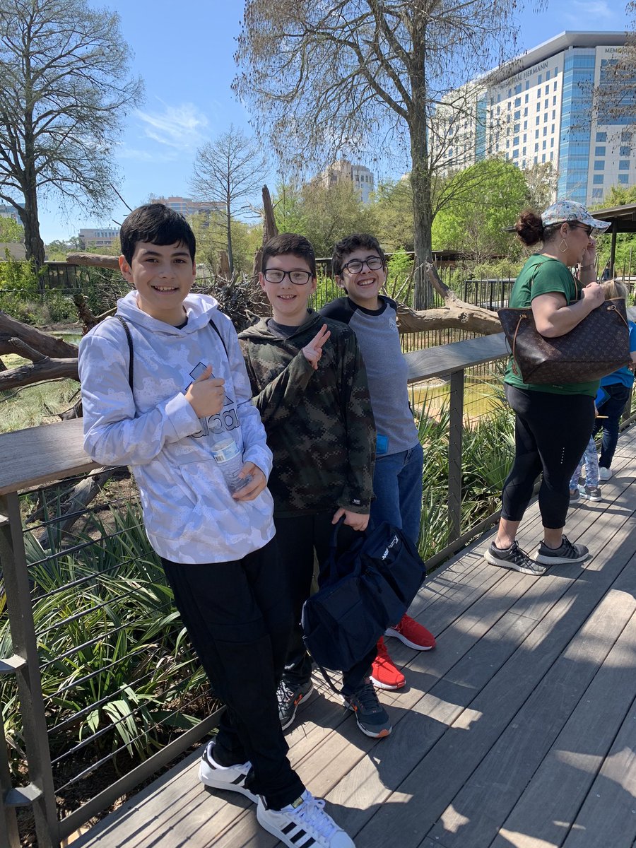 htritico13's tweet photo. Beautiful Day at the zoo!  Fifth grade is awesome! #HayesHawks#jhe5th https://t.co/pkgVgwjW0L