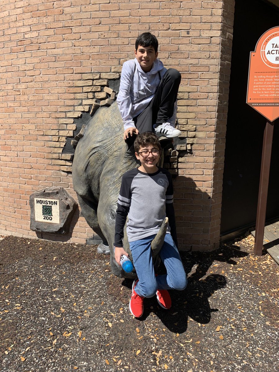 htritico13's tweet photo. Beautiful Day at the zoo!  Fifth grade is awesome! #HayesHawks#jhe5th https://t.co/pkgVgwjW0L