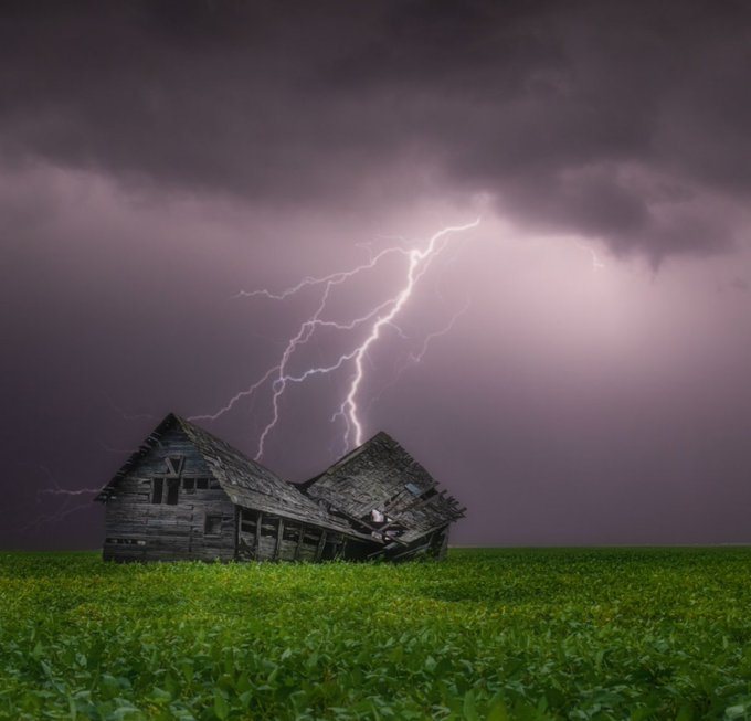 CanGeo's tweet photo. What a shocking shot! Thanks to @Karen53958262 from Manitoba for sharing.
Share your photos with us using #sharecangeo and we might share them on our social platforms or in the magazine.
#shockingsunday #lightningshots #lightningpictures https://t.co/UDjT4mfpqR