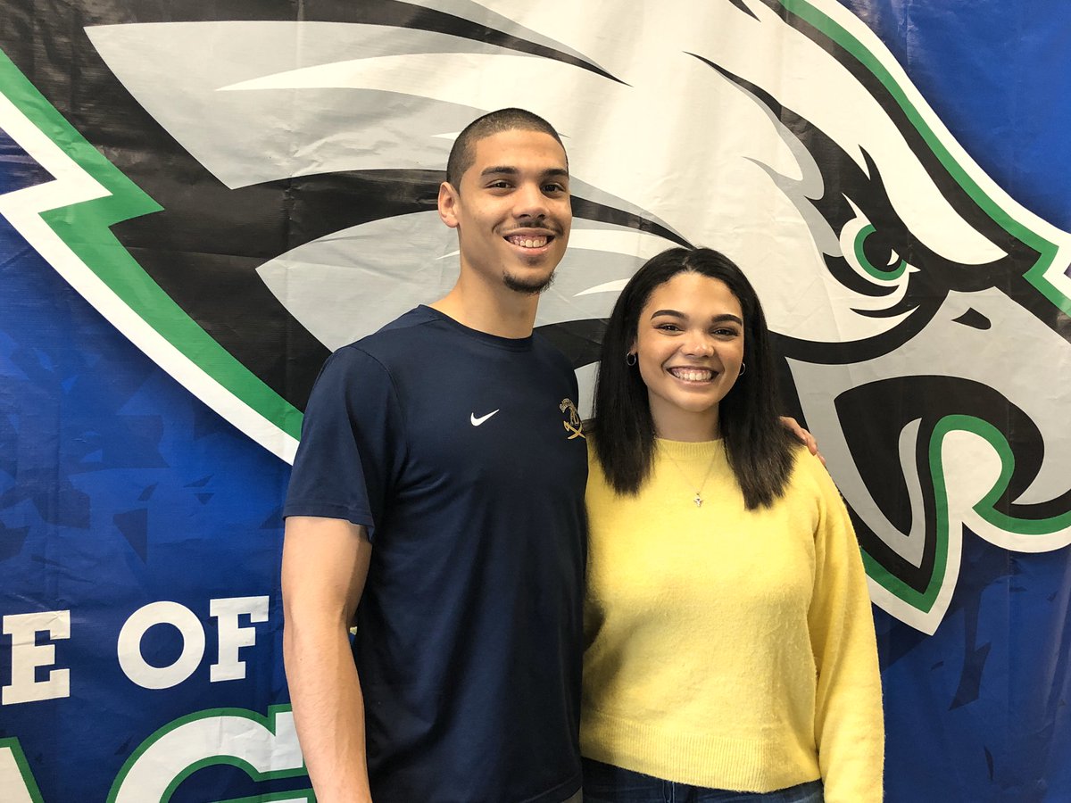 THE MIRACLE MILES 💚💙
<a href="/Khori_mile3/">cury</a> literally had the entire school at his signing for @ABBattlers ⚽️!! Guess that’s what happens when you’re the state’s all-time leading scorer 😲
 <a href="/_madisennn_/">mad</a> <a href="/RCBCoach/">Bill Bennett</a>