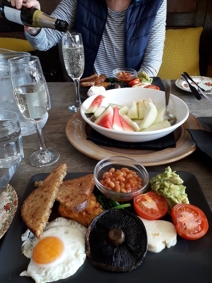geordietone17's tweet photo. Excellent day for a walk up to the star disc, & enjoy a delicious, free bubbly brunch @mercia_wirks won by my wife in their f/b comp. 😁 #Wirksworth #stardisc https://t.co/QRYHH1iHHx