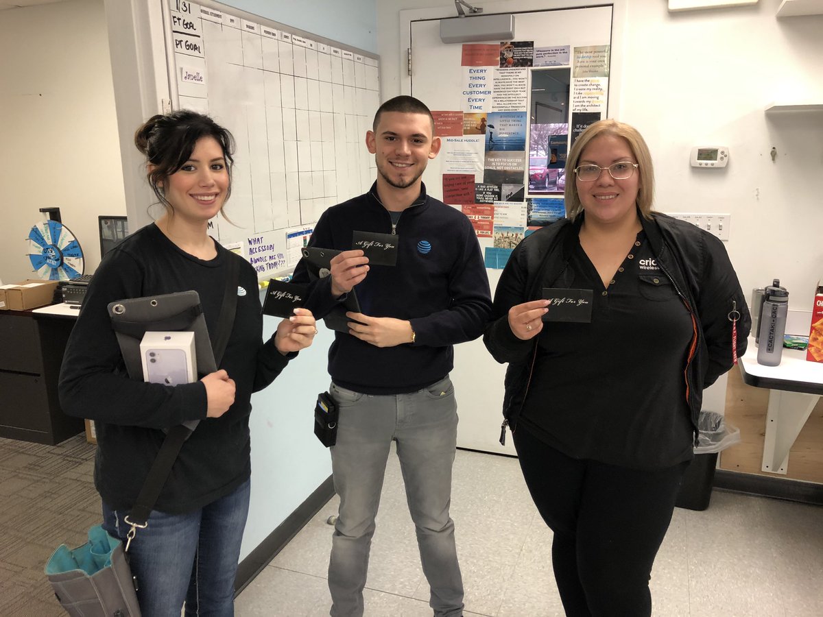 Thanking my TEAM for all they do on “Employee Appreciation Day” @CamisBUFF <a href="/DennisJFosterJR/">Dennis Foster</a> #