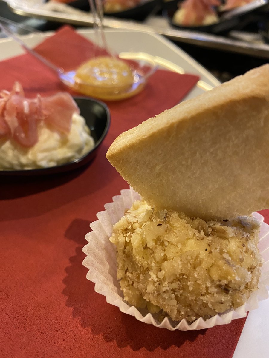 Strada dei Formaggi (@gustodolomiti) on Twitter photo Bolle e formaggi d’autore in <a href="/visitfiemme/">Val di Fiemme</a> per questo aperitivo pre dinner targato #Happychese con #PuzzonedimoenaDOP e #Methius <a href="/CantinaDorigati/">Cantina Dorigati</a> by @FiemmeHolidays Bolle e formaggi d’autore in <a href="/visitfiemme/">Val di Fiemme</a> per questo aperitivo pre dinner targato #Happychese con #PuzzonedimoenaDOP e #Methius <a href="/CantinaDorigati/">Cantina Dorigati</a> by @FiemmeHolidays