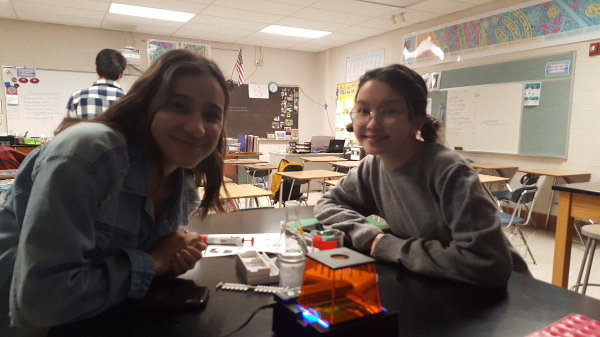tsflick's tweet photo. Biotech students analyzing their PCR products. @CVSciTech #biotech #PCR https://t.co/veuP7u48UB