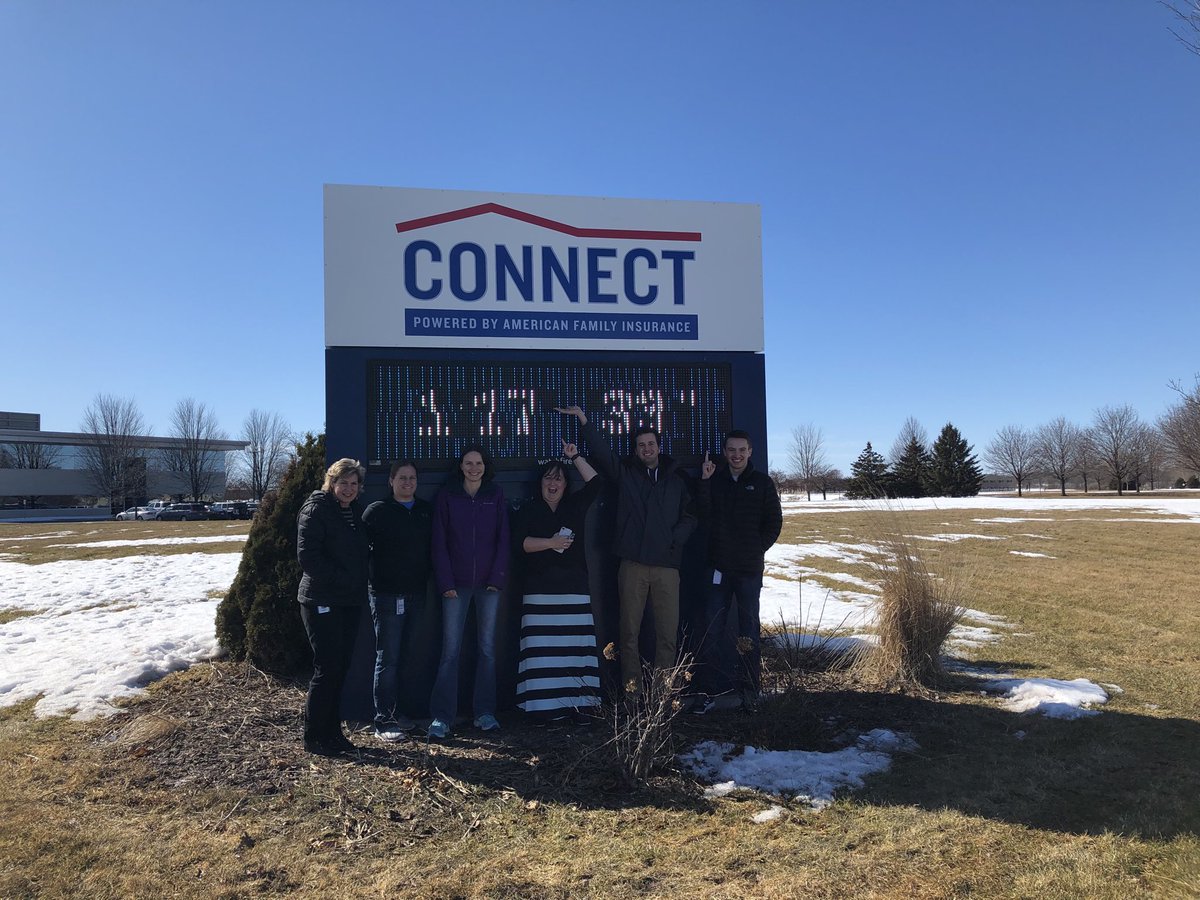 jessiejean19's tweet photo. Exciting day for @AmeripriseAH employees as the outdoor signage has been updated in our DePere WI location! #CONNECT by @AmFam Thx to the Finance team for braving the cold with me! https://t.co/Whg41Xp8WG